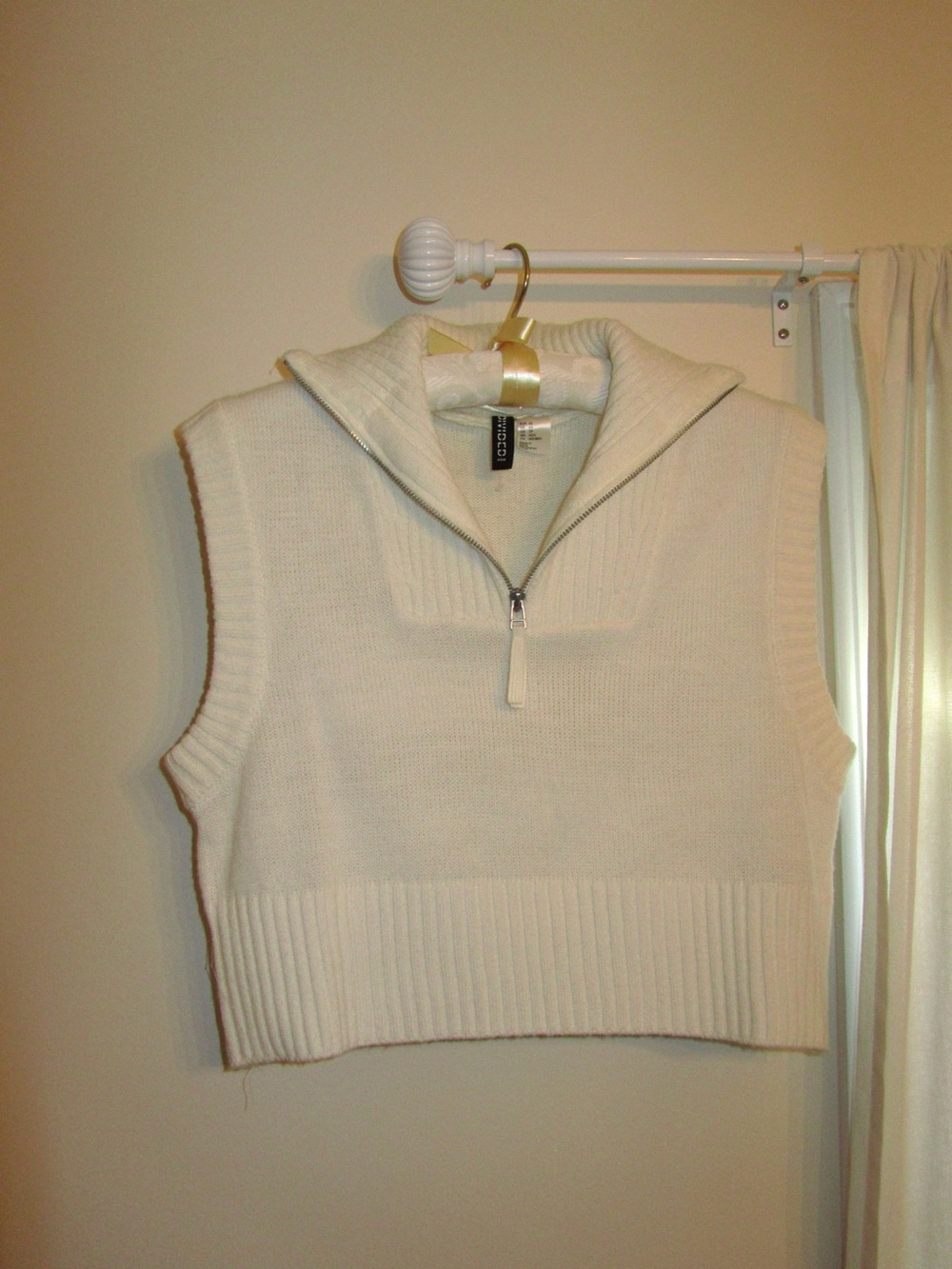 H&M Ivory Sleeveless Zip Funnel Collar Sweater Vest